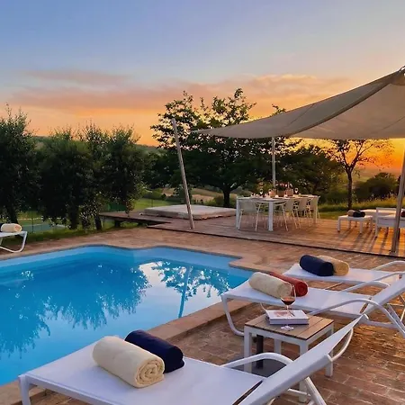 Country -private Pool, Jacuzzi, Tennis Court- Bagnolo (Marche)
