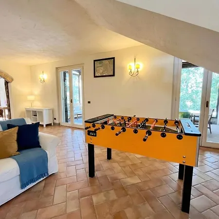 Country -private Pool, Jacuzzi, Tennis Court- 빌라